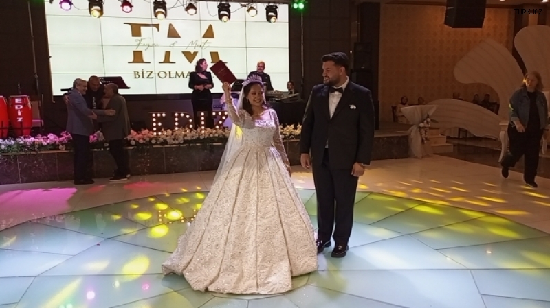 MERT VE FEYZA DÜNYA EVİNE GİRDİ