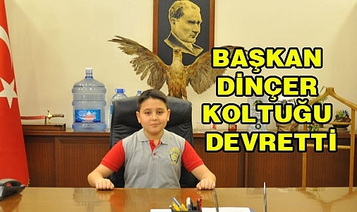 BAŞKAN DİNÇER, KOLTUĞUNU KÜÇÜK BAŞKANA DEVRETTİ