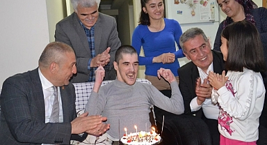 AK Partili Abak’tan sürpriz doğum günü
