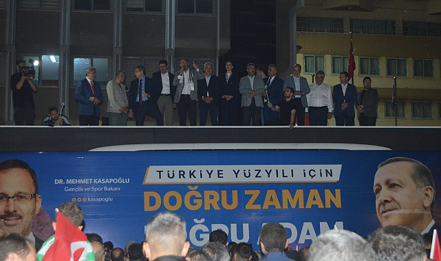 BAKAN KASAPOĞLU NAZİLLİ'DEN GENÇLERE SESLENDİ