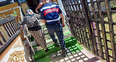 YAŞLI KADIN UZUN ÇARŞIDA BULUNDU
