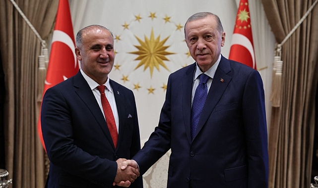 Aytekin Kaya AK Parti Rozetini taktı
