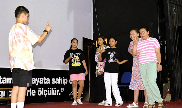 ÇİNE BELEDİYESİ GELECEĞİN TİYATROCULARINI YETİŞTİRİYOR