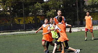 GELECEĞİN FUTBOLCULARI ÇİNE BELEDİYESİ KURSLARINDA YETİŞİYOR