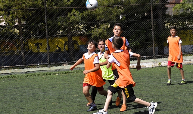 GELECEĞİN FUTBOLCULARI ÇİNE BELEDİYESİ KURSLARINDA YETİŞİYOR