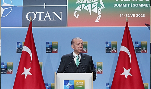 “İnsanların kutsallarına saldırmak fikir hürriyeti değil, barbarlıktır”