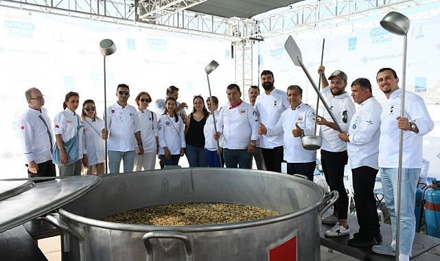 SOKAK FESTİVALİNİN DEV KAZANI BU KEZ DAYANIŞMA İÇİN KAYNADI