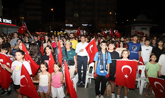"Şampiyonluk Coşkusu Meydanlara Sığmadı"