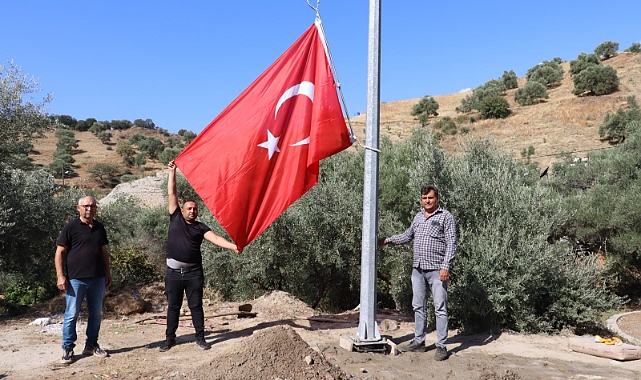 YIKILAN BAYRAK DİREĞİ YENİLENDİ