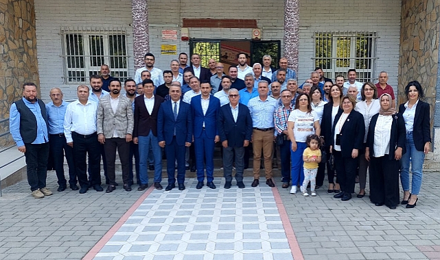 AK Parti yeni yönetimi kahvaltıda bir araya geldi