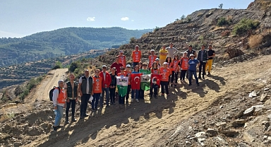 “Cumhuriyetimizin 100. Yılı Anısına Karıncalı Dağına 100 fidan dikildi.”