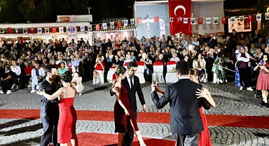 DİDİM’DE ATATÜRK’ÜN SEVDİĞİ ŞARKILAR VE VALS GÖSTERİSİ GERÇEKLEŞTİRİLDİ