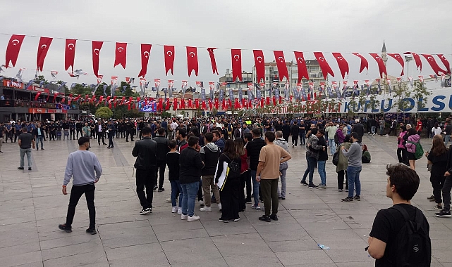 Kent Meydanına toplanan öğrencilere Müdahale