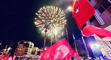 Nazilli Cumhuriyet Coşkusunu Fener Alayı ile taçlandırdı
