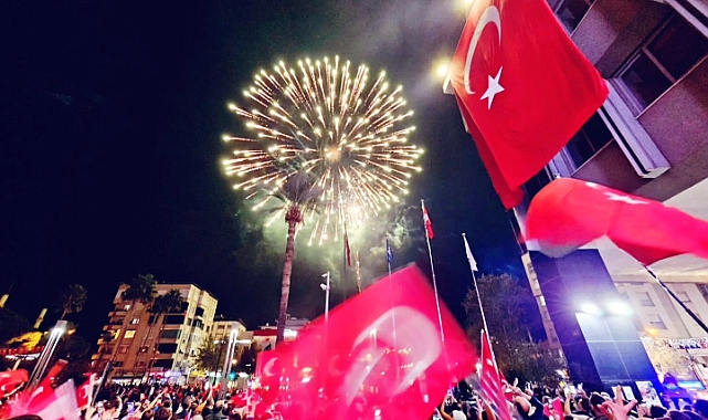 Nazilli Cumhuriyet Coşkusunu Fener Alayı ile taçlandırdı