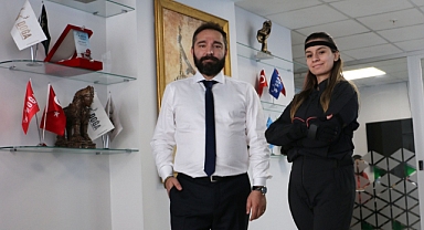O KOSTUM SARI BÜLBÜL FİLMİNDE DE KULLANILDI