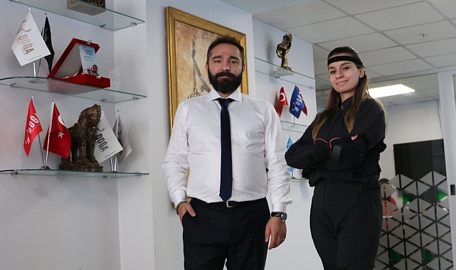 O KOSTUM SARI BÜLBÜL FİLMİNDE DE KULLANILDI