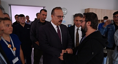 Vali Canbolat acılı aileyi ziyaret etti.