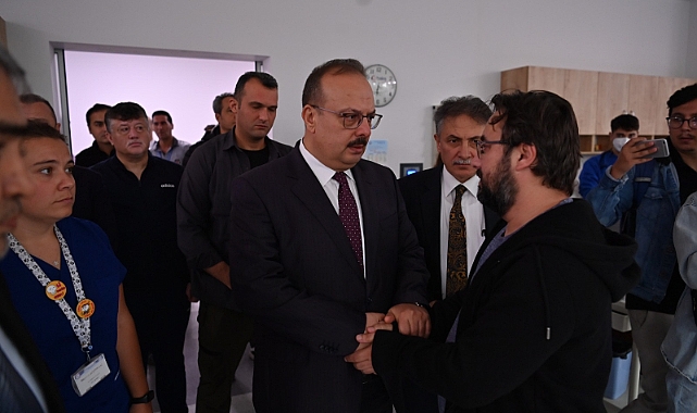Vali Canbolat acılı aileyi ziyaret etti.