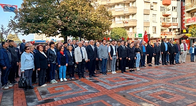 CHP VE ADD ATATÜRK ANITINA ÇELENK BIRAKTI