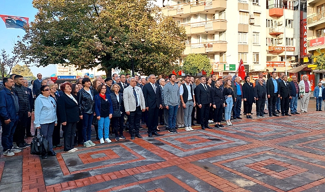 CHP VE ADD ATATÜRK ANITINA ÇELENK BIRAKTI