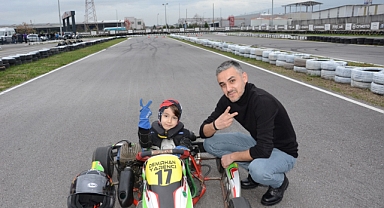 BABA OĞUL PİSTLERİN TOZUNU ATTIRIYOR