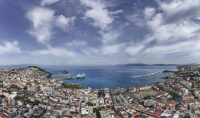 KUŞADASI BEŞİK GİBİ SALLANIYOR