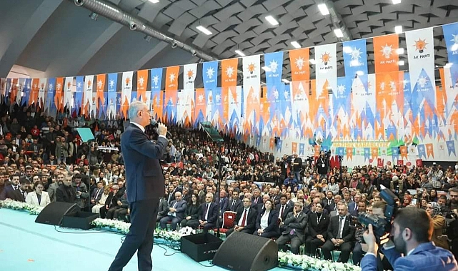 AK PARTİ ADAY TANITIM TOPLANTISI GÖVDE GÖSTERİSİNE DÖNDÜ