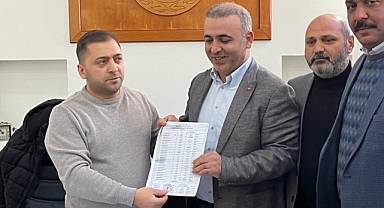 AK Parti’de Listeleri teslim etti.