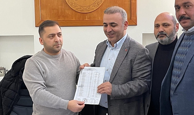 AK Parti’de Listeleri teslim etti.
