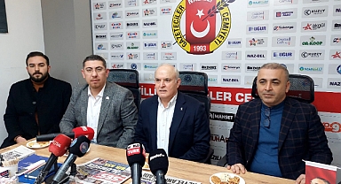 Esat Ergüler Gazeteciler ile bir araya geldi.