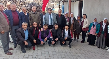 Zeki İnal sıkmadık el bırakmıyor