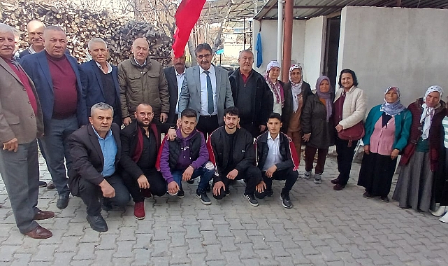 Zeki İnal sıkmadık el bırakmıyor