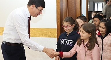 BAŞKAN ÖZCAN ÖĞRENCİLERİN SORULARINI YANITLADI