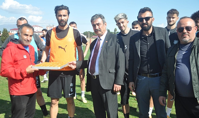 YENİ SANAYİ MUHTARINDAN FUTBOLCULARA BAKLAVA DOPİNGİ