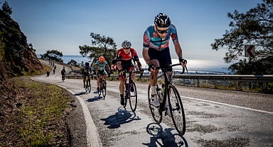 AKRA GRAN FONDO’DA PEDALLAR, KEMER’İN EŞSİZ MANZARASINDA DÖNECEK