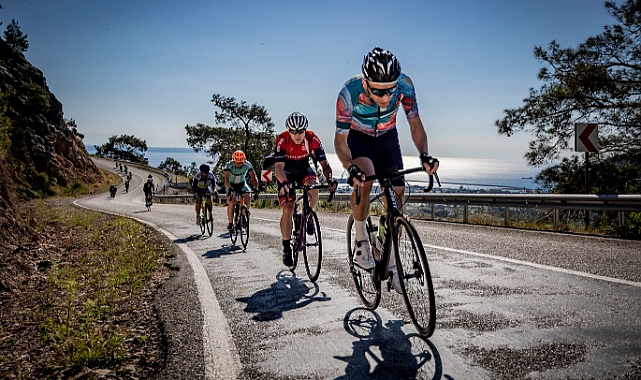 AKRA GRAN FONDO’DA PEDALLAR, KEMER’İN EŞSİZ MANZARASINDA DÖNECEK