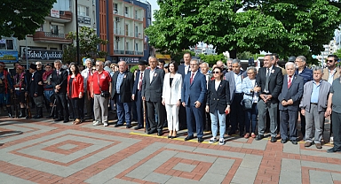“ÇOCUKLARIMIZIN GÜLÜŞÜ HEP BAYRAM OLSUN”