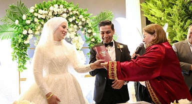 HATİCE BAŞKAN İLK NİKAHINI KIYDI