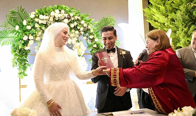 HATİCE BAŞKAN İLK NİKAHINI KIYDI