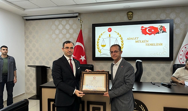 KUYUCAK BELEDİYE BAŞKANLIĞINI KAZANAN UĞUR DOĞANCA MAZBATASINI ALDI
