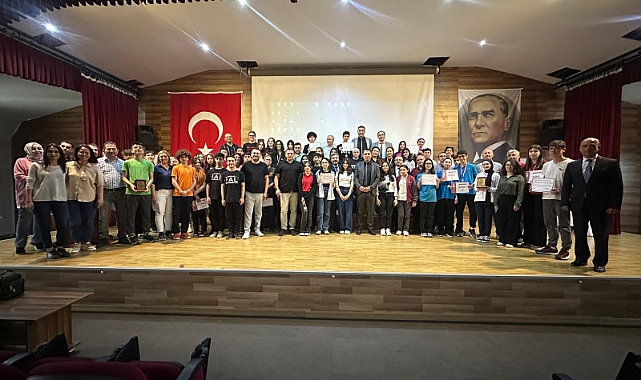 Matematik Olimpiyatlarında dereceye giren öğrencilere ödülleri verildi.