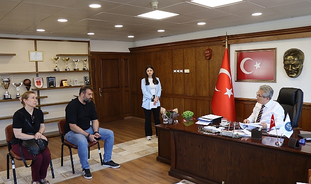 Başkan Tetik Halk Gününde Vatandaşın sorunlarını dinledi