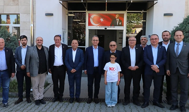 CHP’Lİ VEKİLLERDEN BAŞKAN ÖZEL’E ÖVGÜ 