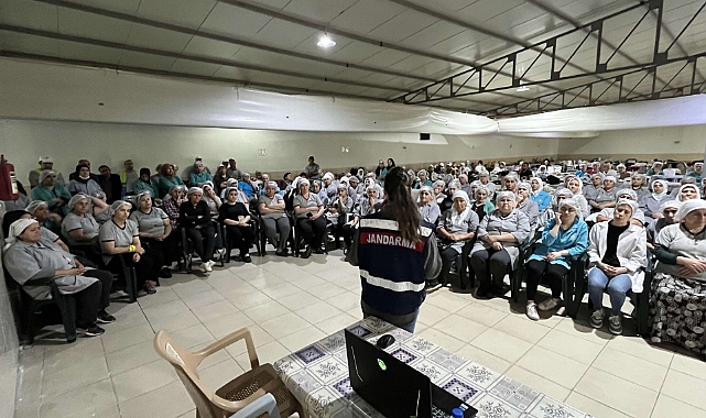 JANDARMA'DAN ÇALIŞAN KADINLARA UYUŞTURUCU SEMİNERİ VERİLDİ