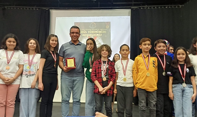 Matematik Şampiyonları Madalyalarını Aldı