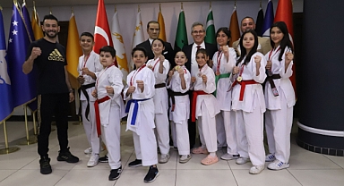 Şampiyon çocuklar Başkan Tetik’i ziyaret etti 