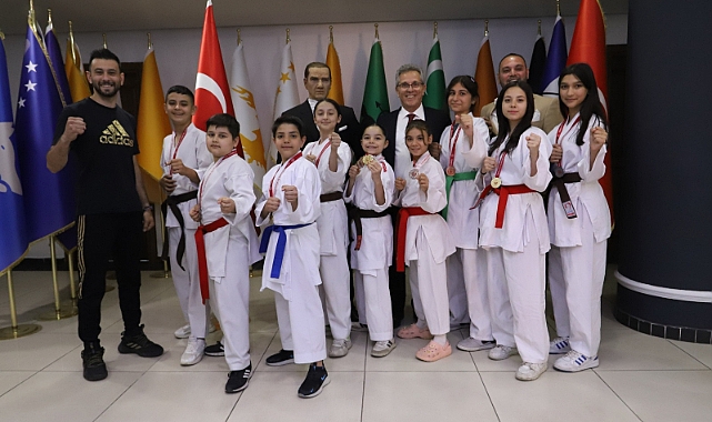 Şampiyon çocuklar Başkan Tetik’i ziyaret etti 