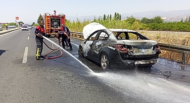 YANAN ARACINDAN KENDİNİ ZOR KURTARDI