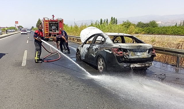 YANAN ARACINDAN KENDİNİ ZOR KURTARDI